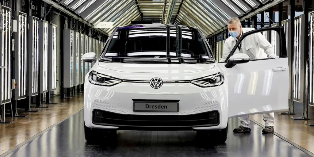 因欧洲市场需求低迷，大众宣布推迟建设第四家电动汽车电池工厂-企宣易