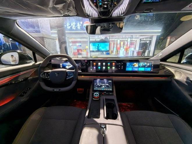 岚图的首款电混轿车上市，售价区间为25.28-35.88万元-企宣易